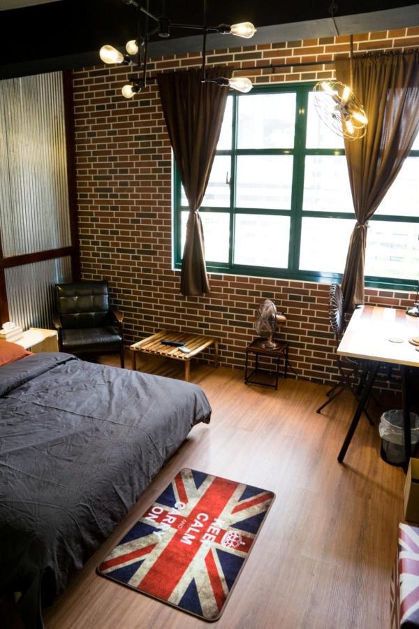 Baker Street London Style Inn Tainan Extérieur photo