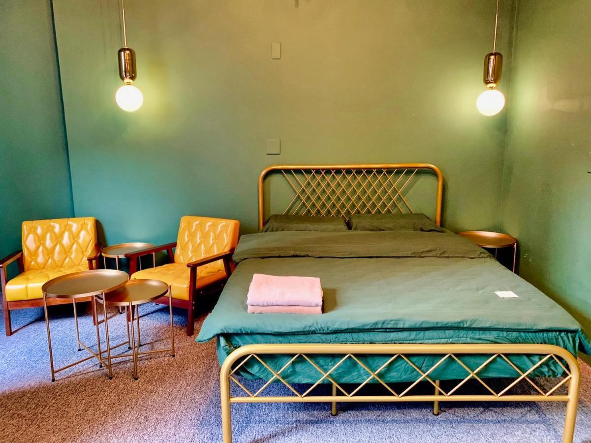 Baker Street London Style Inn Tainan Extérieur photo