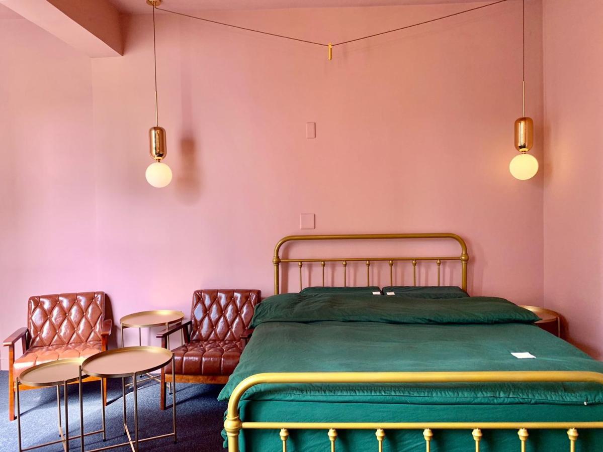 Baker Street London Style Inn Tainan Extérieur photo