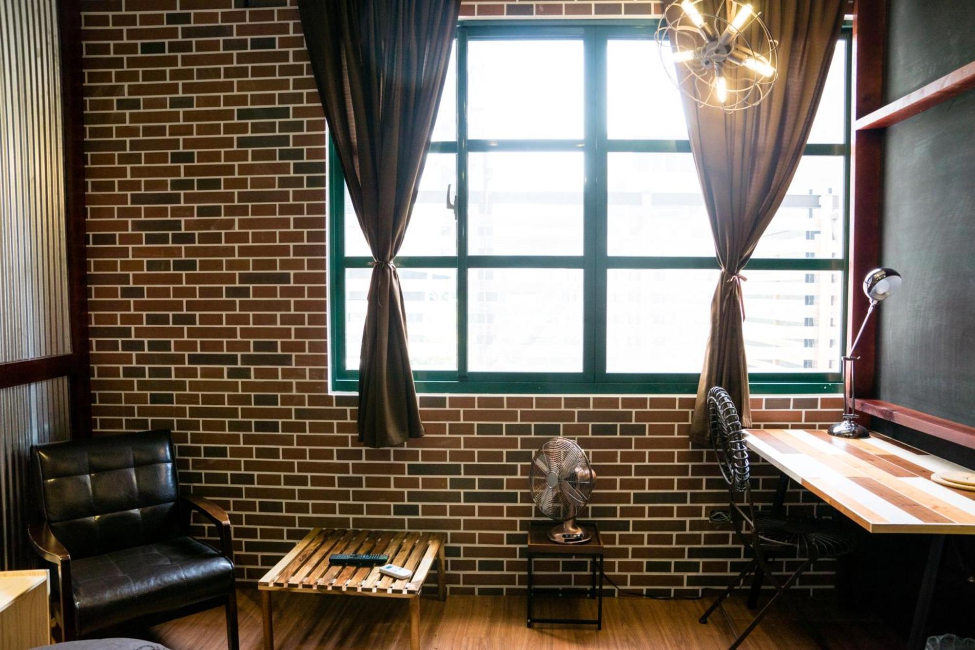 Baker Street London Style Inn Tainan Extérieur photo