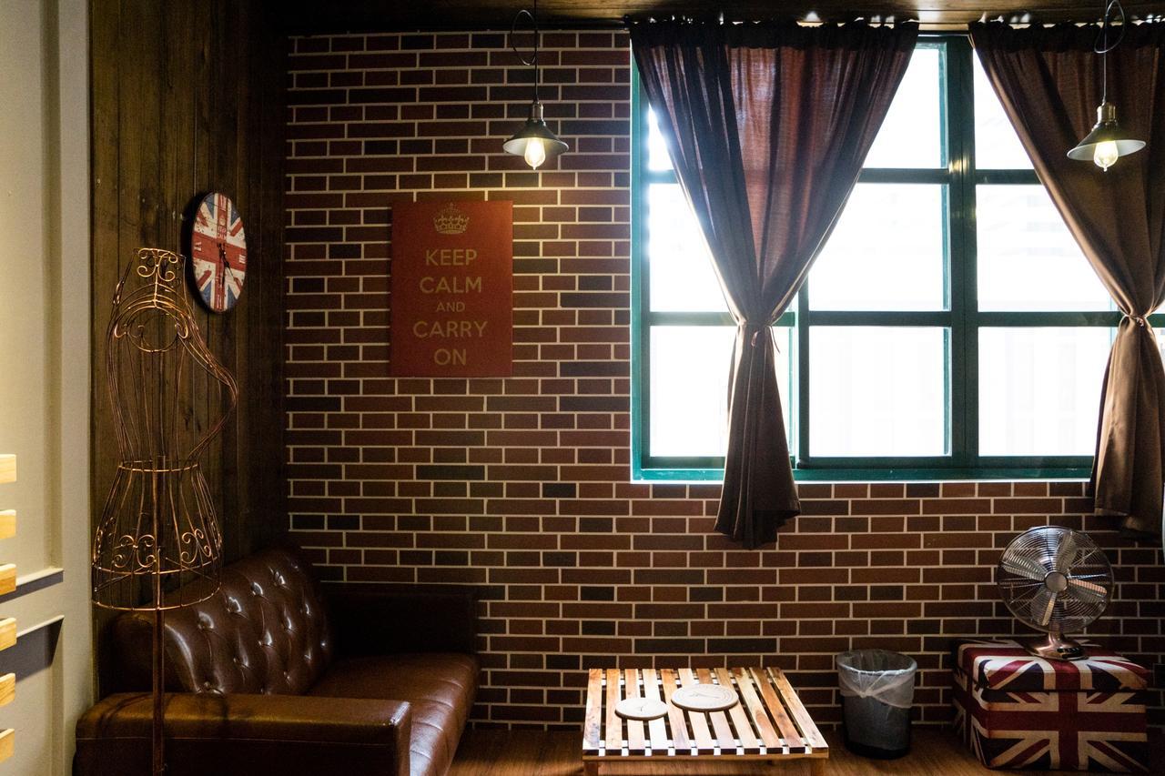 Baker Street London Style Inn Tainan Extérieur photo