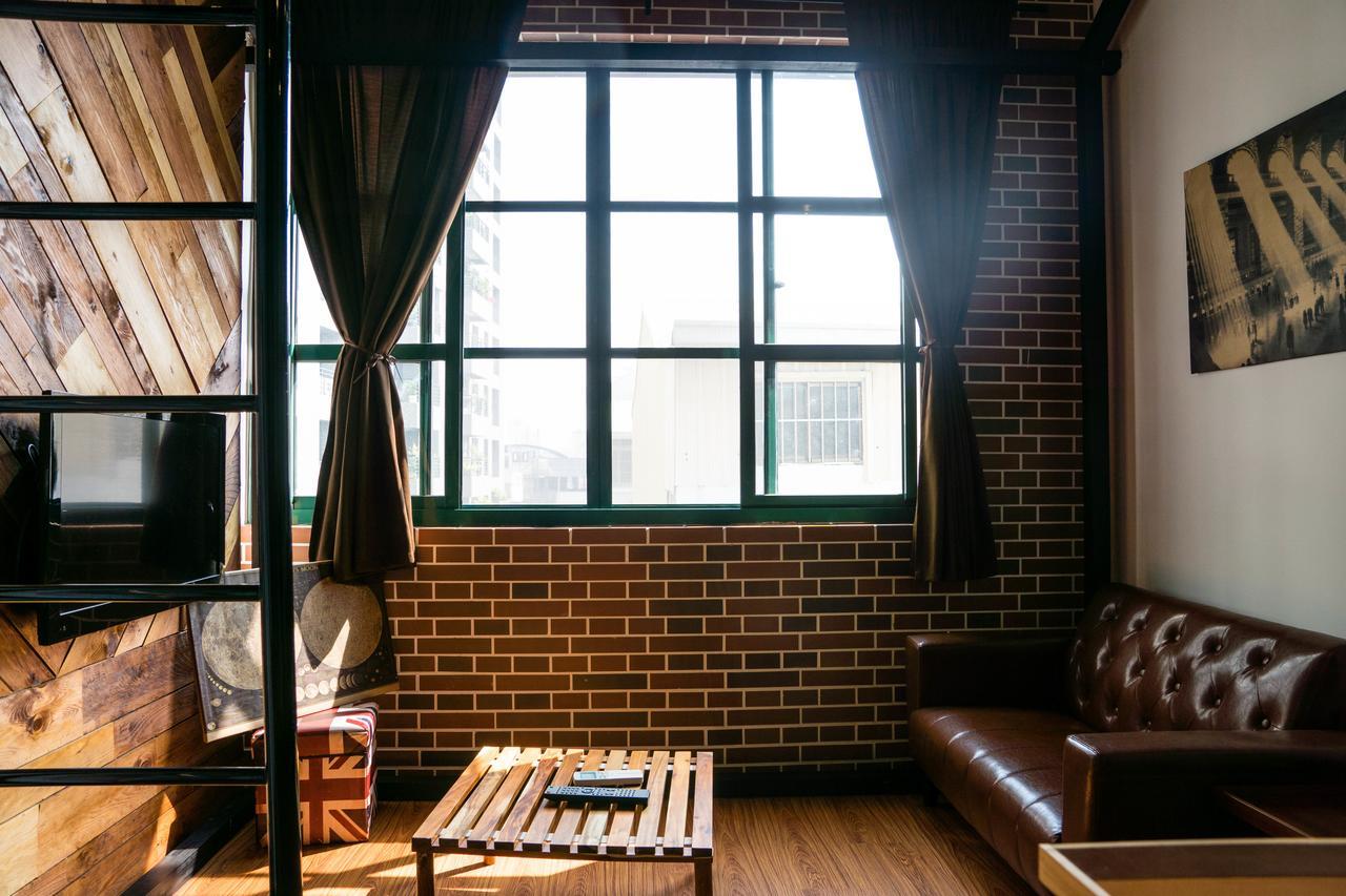 Baker Street London Style Inn Tainan Extérieur photo