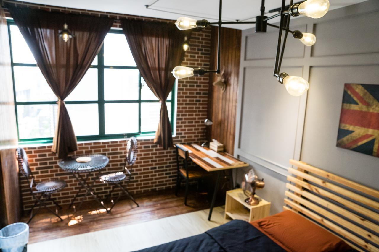 Baker Street London Style Inn Tainan Extérieur photo